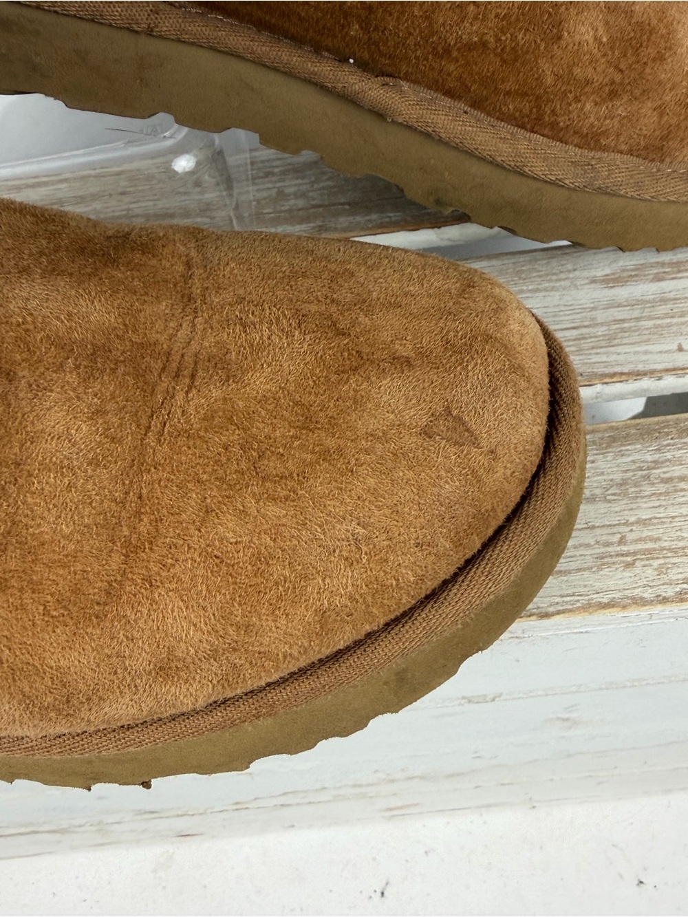 UGG Classic Short boots featuring a plush sheepskin lining women’s size 7 - Picture 10 of 13